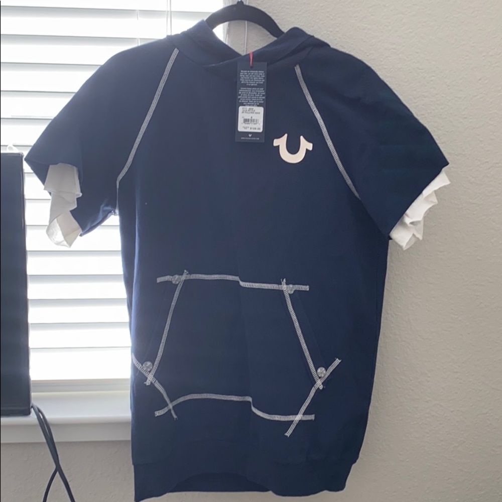 Short sleeve sweater